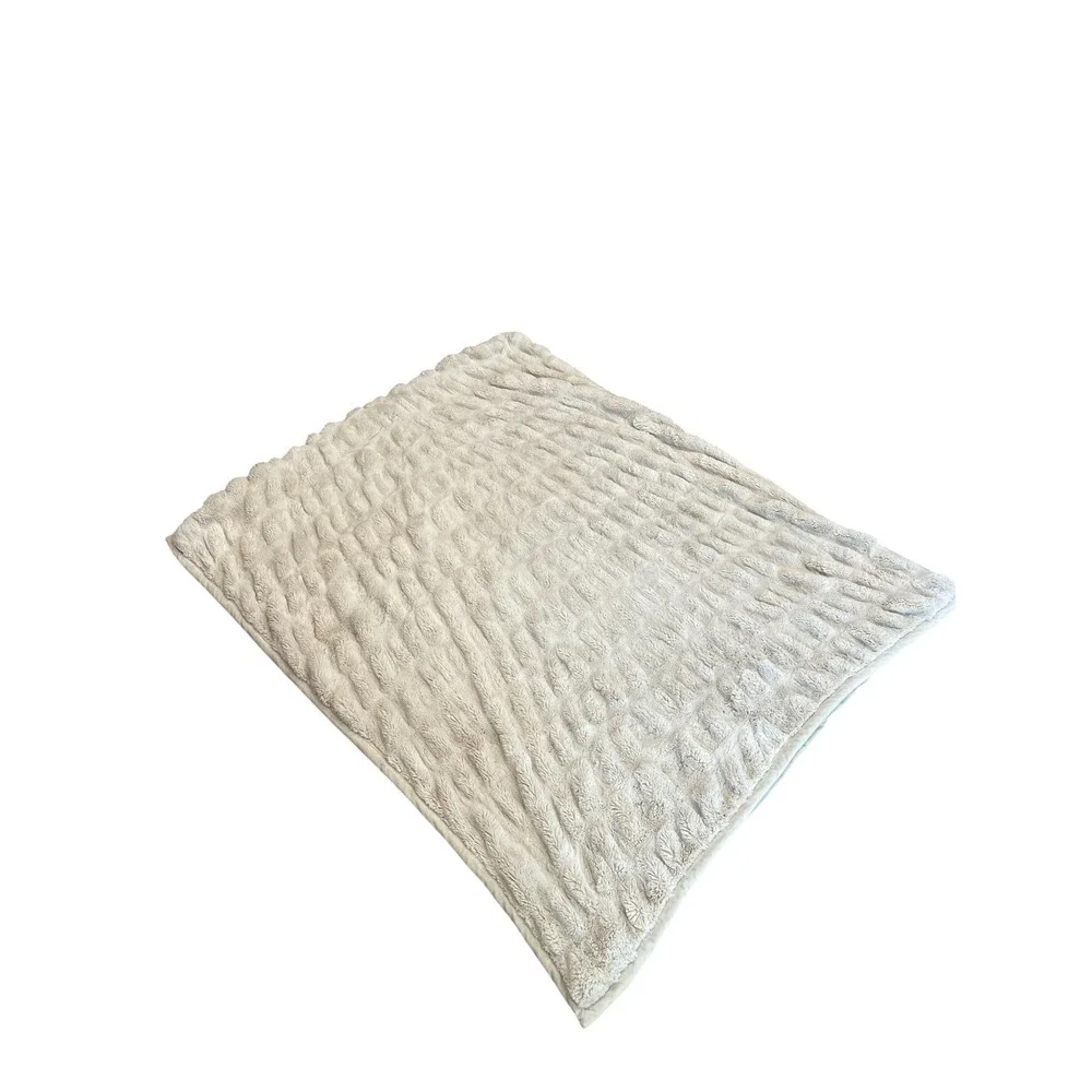 POTTERY BARN Faux Fur Ruched Throw Blanket in Champagne